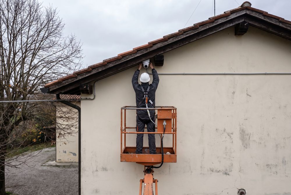 Una telecamera di sicurezza montata dalla piattaforma mobile